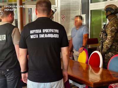 Обіцяв іноземцю фіктивний шлюб з українкою за $4 тисячі: справу хмельничанина передали до суду