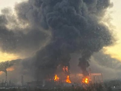 Після пожежі на НПЗ у Москві Росія пригрозила посилити удари по Києву
