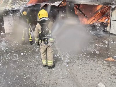 На Рівненщині пожежа знищила гараж і господарську будівлю