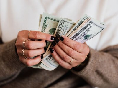 НБУ встановив офіційний курс долара на 22 вересня: що зміниться для українців