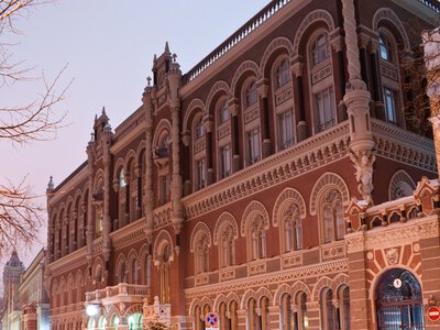НБУ послабив гривню: курси долара та євро зростуть 22 вересня