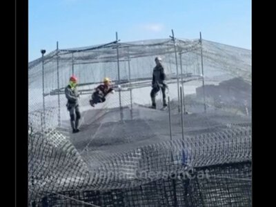 росія накрила Московський НПЗ гігантськими сітками — але українські дрони його все одно уразили
