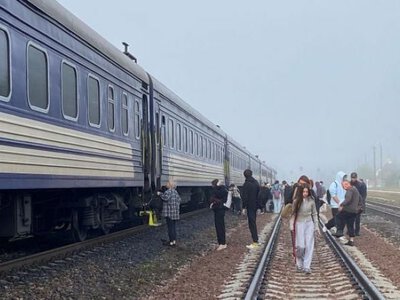 Поїзд можуть зупинити навіть за «жовтої» тривоги: «Укрзалізниця» роз’яснила нові правила безпеки