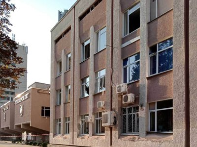Удар по СумДУ вибив вікна та пошкодив корпуси (фото)