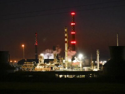 Закордонні НПЗ Лукойла зупинилися через затримку угоди у США – Financial Times