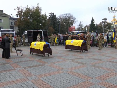 Доля звела на Алеї Героїв: Рівне провело в останню путь двох Воїнів зі сходу та півдня України (ВІДЕО)