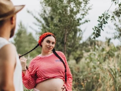 Відома волинська блогерка та співачка знялась у оригінальній «вагітній» фотосесії (Фото)