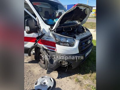 На Закарпатті «швидка» потрапила у ДТП під час перевезення важкого пацієнта