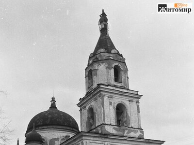 Дзвіниця, якої вже немає, і маленький кінотеатр поруч: Михайлівський собор у Житомирі в 1942 році