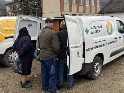 На Прикарпатті мобільні аптеки продовжують доставляти ліки у віддалені села