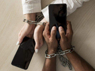 Як торговці людьми шукають жертв серед українок у Facebook та Viber
