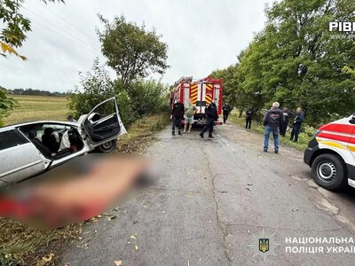 Четверо загиблих та травмовані діти: моторошна серія ДТП на Рівненщині (ВІДЕО)