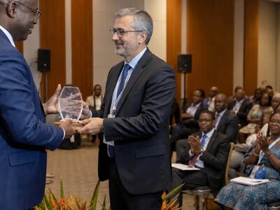 APRA отримала Africa PR Legacy Award у Кот-д’Івуарі — Premium Times Nigeria