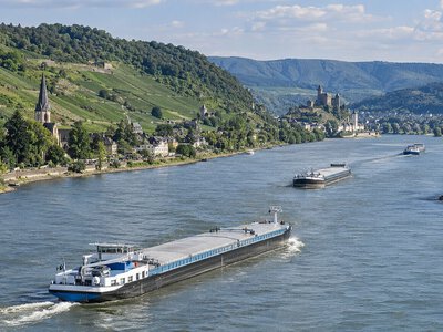 Рейн знову міліє: перевезення пального річкою опинилося під загрозою