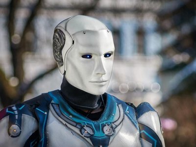 Китай готує людиноподібних роботів до штурмів: вони можуть воювати разом із піхотою
