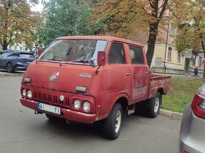 У Києві помітили рідкісний Nissan Cabstar 1980 року (ФОТО)