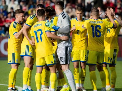 Збірна України провела перше тренування з початку зборів – позитивні кадри (ФОТО)