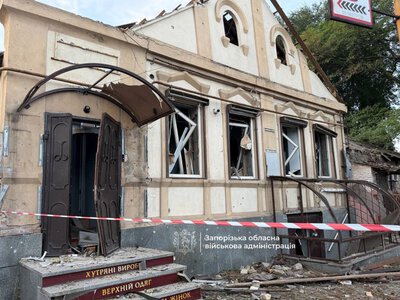 Росіяни вночі двічі вдарили по Запоріжжю: пошкоджені будівлі та приватні будинки (фото)