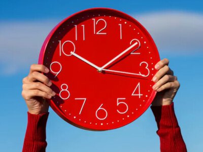 Поспимо на годину довше: коли восени 2026 року Україна переведе годинники на зимовий час 