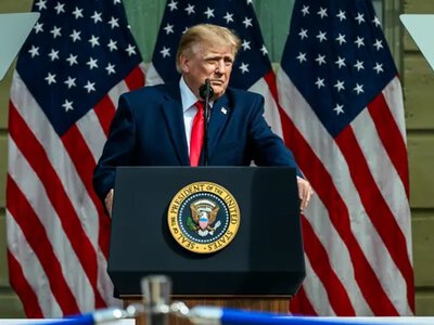 Білий дім запустив цілодобову трансляцію «кращих моментів» Трампа на тлі бойкоту медіа, які більше не знімають його виступи
