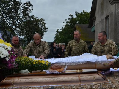 У Радивилівській громаді попрощалися із солдатом Андрієм Старченком