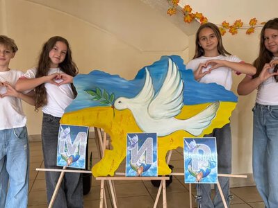 У Радивилівському ліцеї №1 малювали миирну Україну