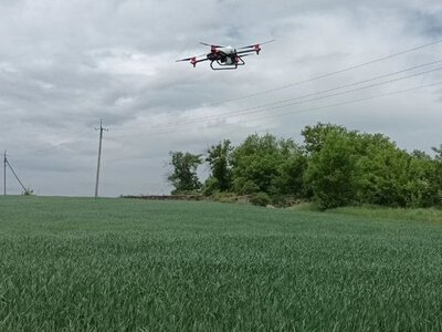 Використання агродронів для обробки посівів в Україні