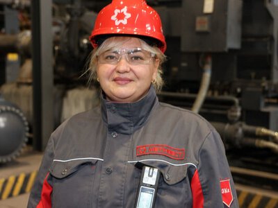 Понад 26 років у металургії: як машиністка «Каметсталі» продовжує родинну справу та ламає стереотипи