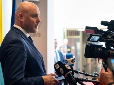 Латвія відмовилася знімати санкції з Усманова і Фрідмана, назвавши це нормалізацією війни