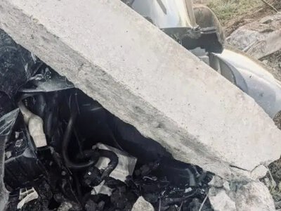 Поблизу Сарн Mercedes-Benz в’їхав у бетонний стовп: на водія склали протокол