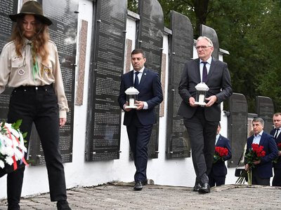 Понад 16 тисяч імен на меморіалі: у Сваляві вшанували жертв сталінських репресій