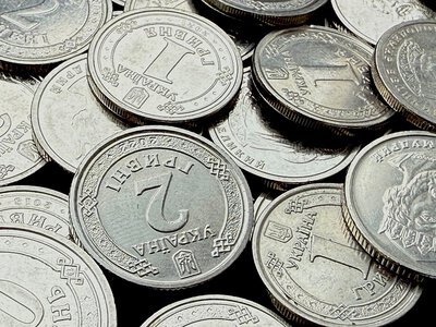 Монети виявилися незручними: українці хочуть повернути паперові гривні