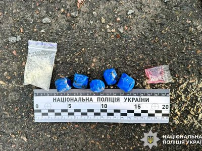 У Рівному в автомобілі чоловіка виявили пакунки з PVP: його затримали
