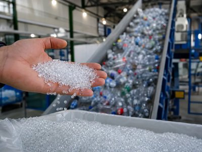 Meta підтримає будівництво першого заводу переробника пластику MacroCycle