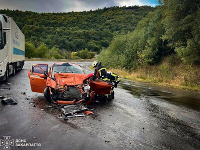 Моторошна ДТП біля Латірки загинула людина, двоє молодих людей травмовані - подробиці від Закарпатських рятувальників