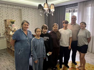 Дві родини з дитячими будинками сімейного типу з Костянтинівської громади отримали допомогу