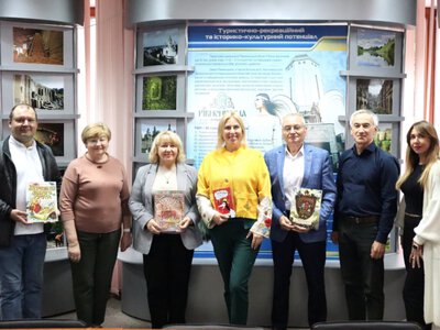 Премію імені Світочів отримала рівненська письменниця Олена Медведєва