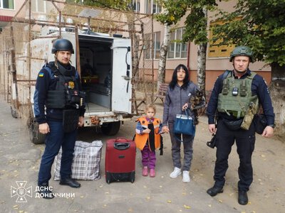 З Донеччини рятувальники евакуювали дев’ятьох людей, серед них дитина