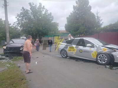 У Черкасах через водія таксі Volkswagen Touareg протаранив електроопору