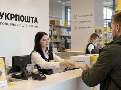 Укрпошта розповіла, чи вплинули обстріли на доставку посилок