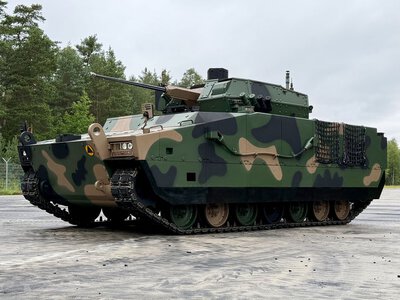 Понад 40 тонн броні та протитанкові ракети: Польща показала нову БМП