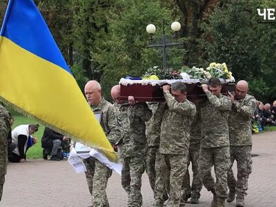 «У нас з ним було багато планів»: у Чернігові попрощалися з ветераном і колишнім військовополоненим (Відео)