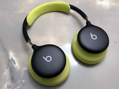 Beats випустила навушники, які можна зібрати під себе – що вміють Beats 360