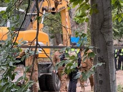 На Теремках люди лягали під будівельну техніку: чому поліція оточила територію
