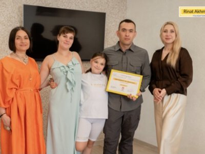 «Ми можемо рухатися далі»: родина захисника Маріуполя, який пережив полон, отримала власне житло завдяки програмі «Серце Азовсталі»
