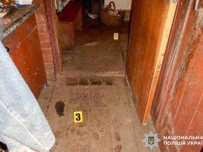 На Рівненщині чоловік під час застілля вдарив знайомого ножем у груди: справу передали до суду