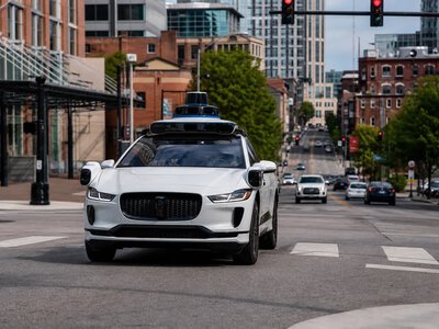 Waymo відкрила роботаксі для підлітків у Нашвіллі