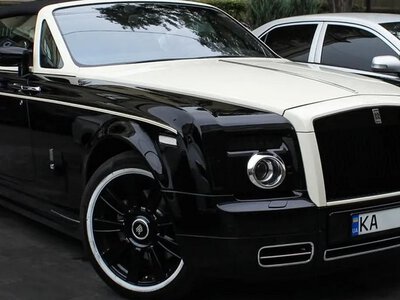 Їх випустили лише 500: в Україні помітили величезний люксовий кабріолет Rolls-Royce (ФОТО)
