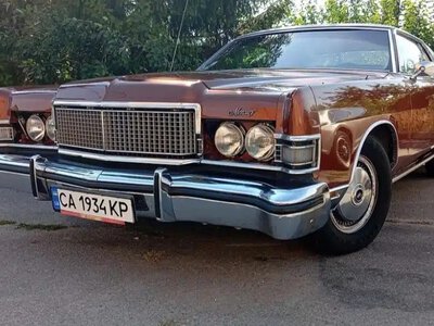 53 роки, а пробіг мінімальний: у Черкасах продають рідкісний Mercury Marquis (ФОТО)