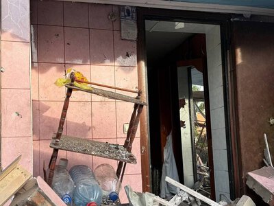Ворожий обстріл у Сумах пошкодив будинки, навчальний заклад і залізницю